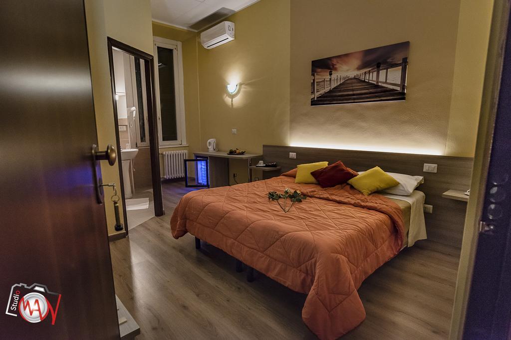 Hotel Moderno Lecco Exteriör bild