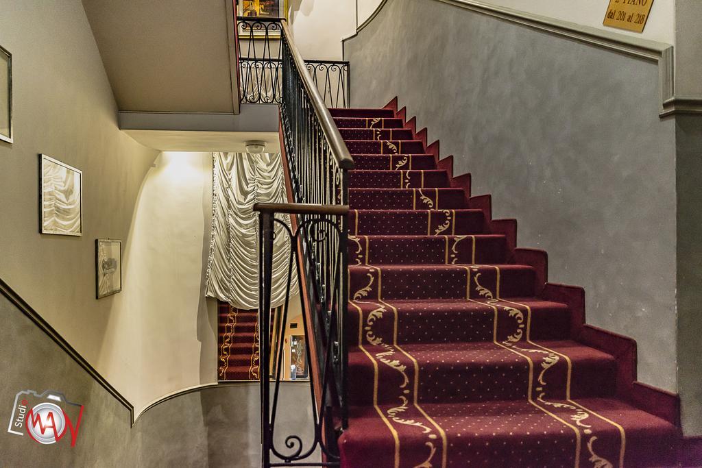 Hotel Moderno Lecco Exteriör bild