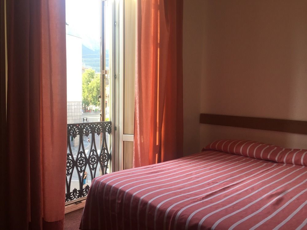 Hotel Moderno Lecco Exteriör bild