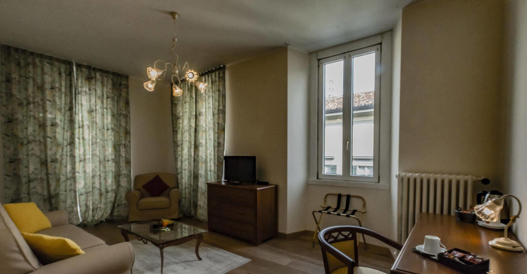 Hotel Moderno Lecco Exteriör bild