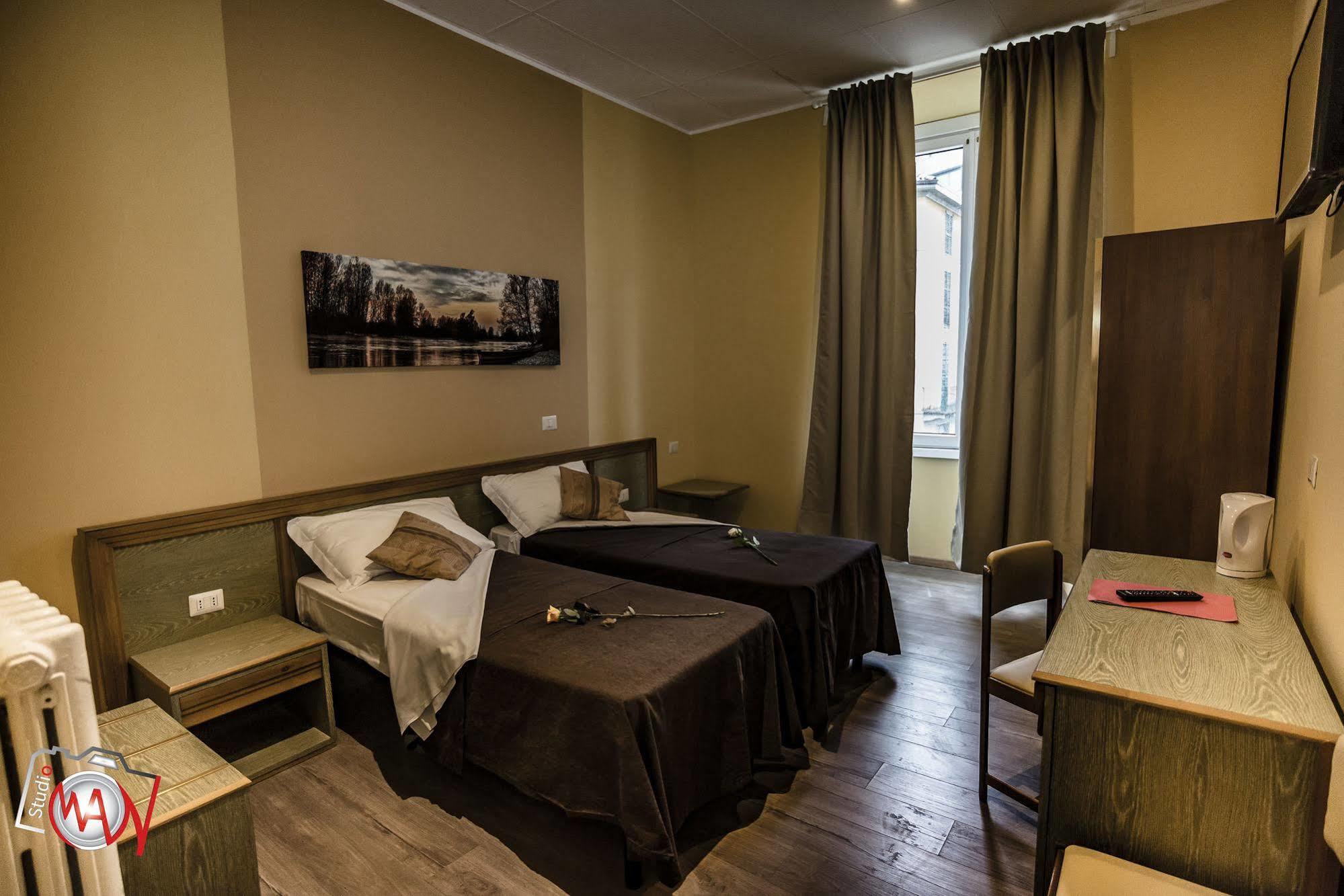 Hotel Moderno Lecco Exteriör bild